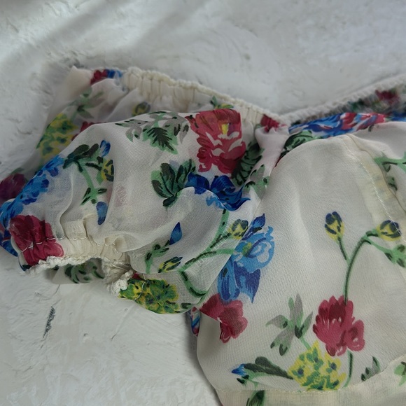 🌊🌸Floral Crop Top🌴🌸 - Picture 2 of 5